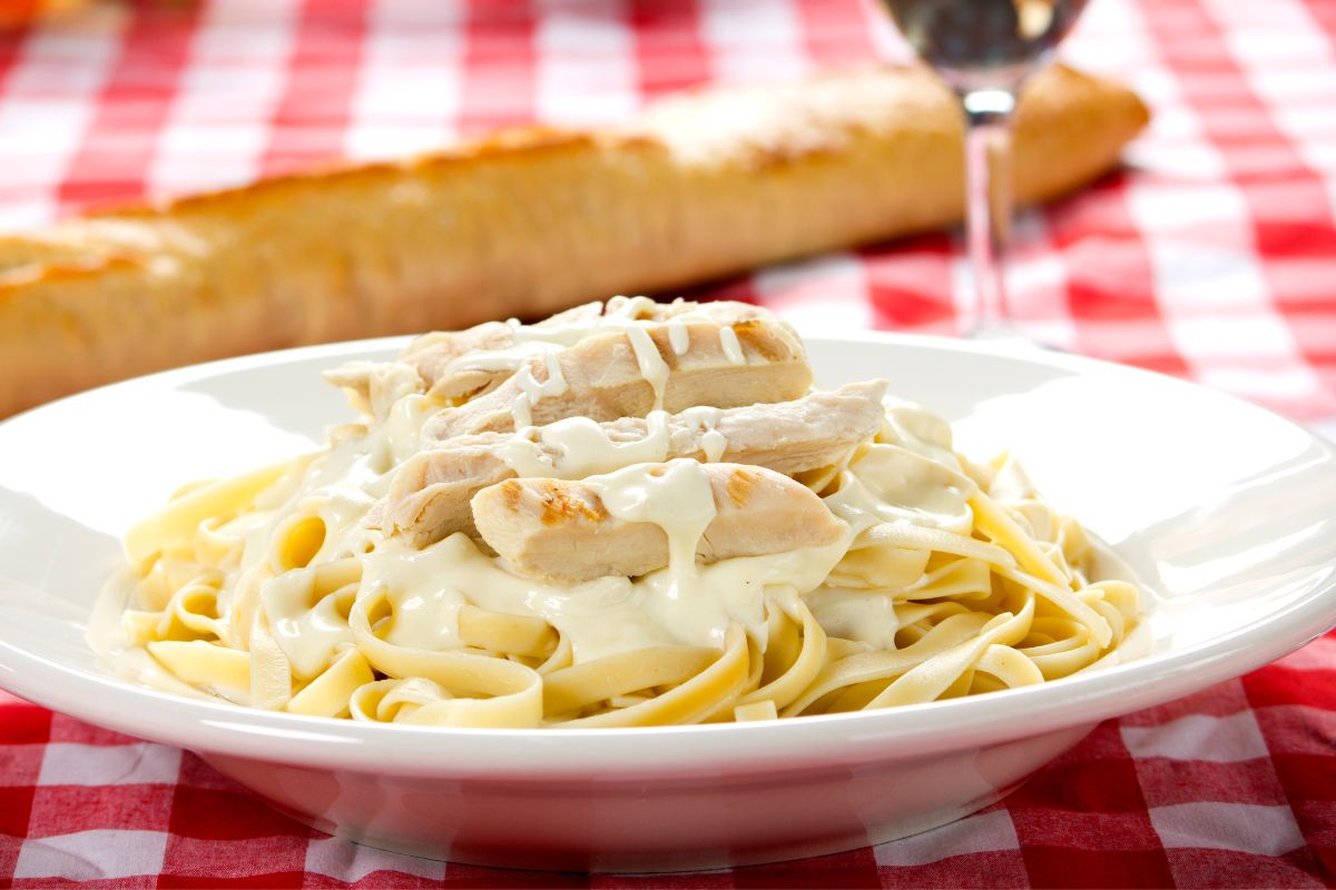 Chicken Alfredo Wine Pairing: A Complete Guide